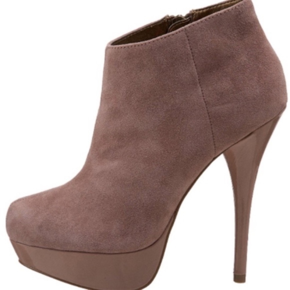 Steve Madden Chelseey Booties